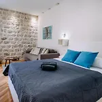 Amorozo Apartments By Duhomes